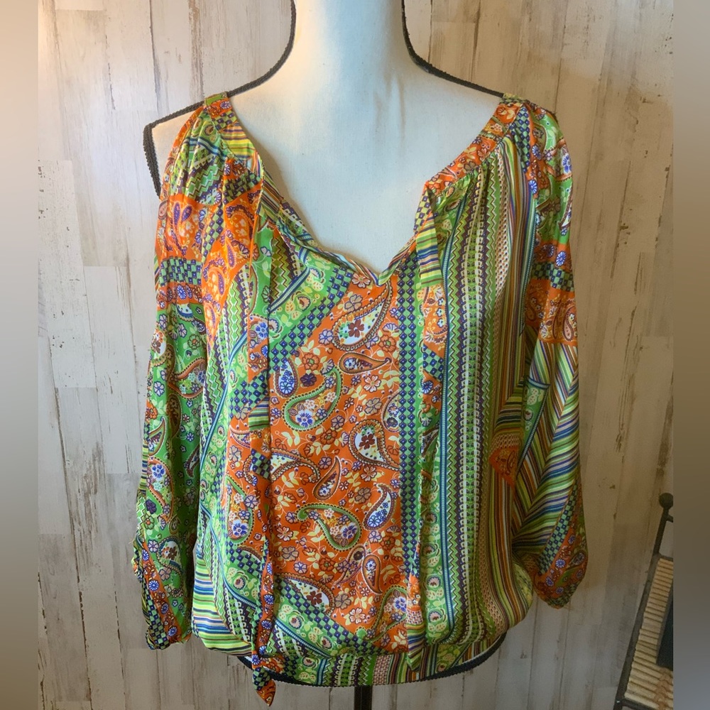 Adorable open shoulder blouse by Umgee. Size M